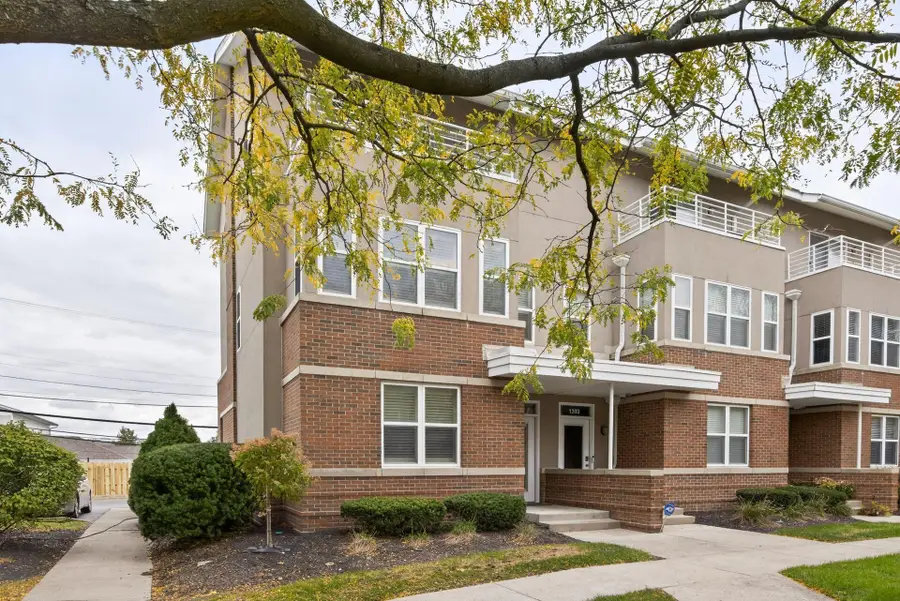 1395 Upper Green Circle, Columbus, OH 43212 - #2