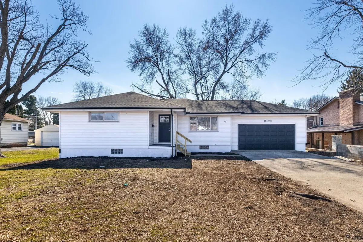 19 E Oak Street, Canal Winchester, OH 43110 - #1