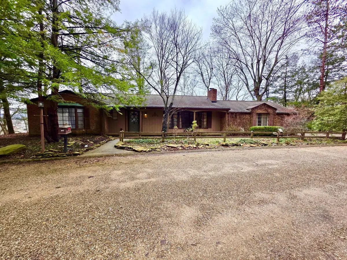 621 N Walnut Drive, Logan, OH 43138 - #1