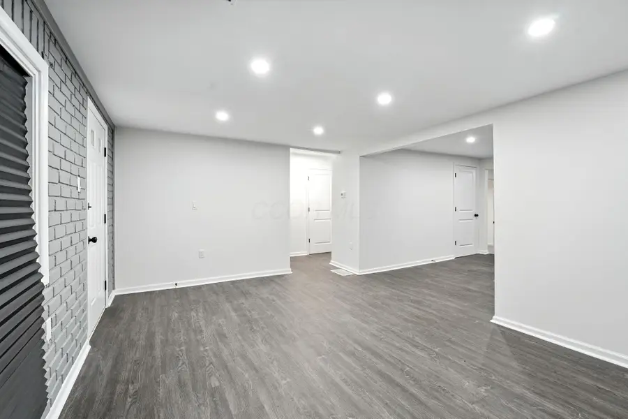 354 Fernhill Avenue, Columbus, OH 43228 - #2