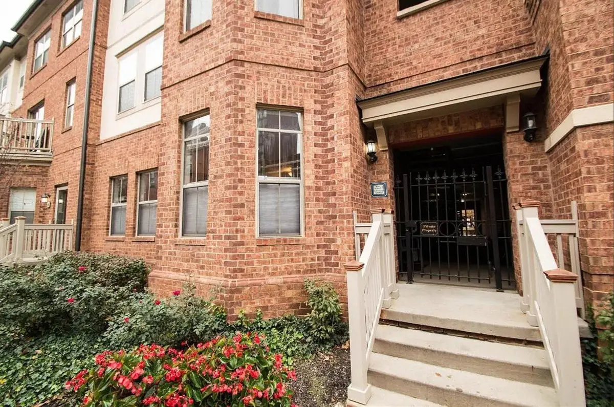 50 W Russell Street, Columbus, OH 43215 - #1