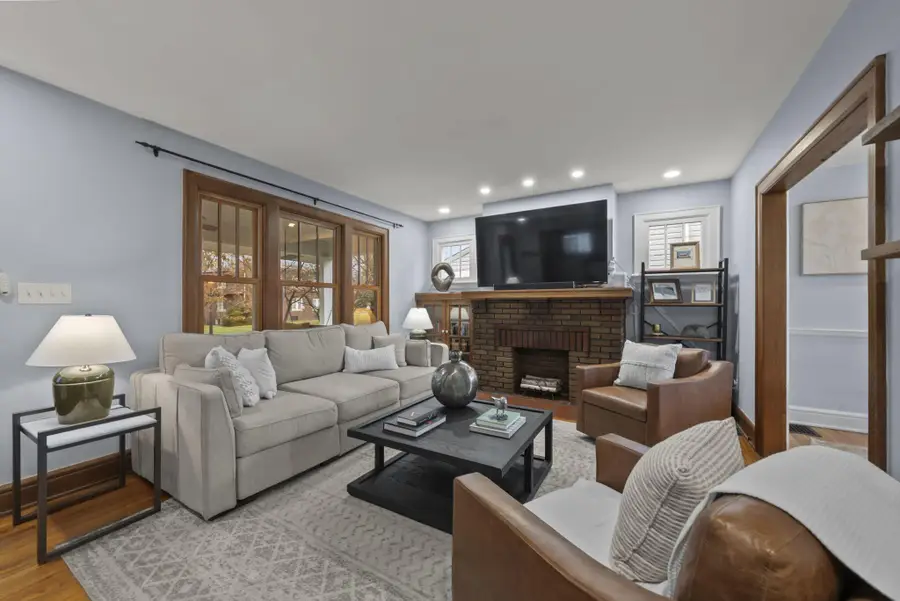 1096 W 2nd Avenue, Grandview, OH 43212 - #3