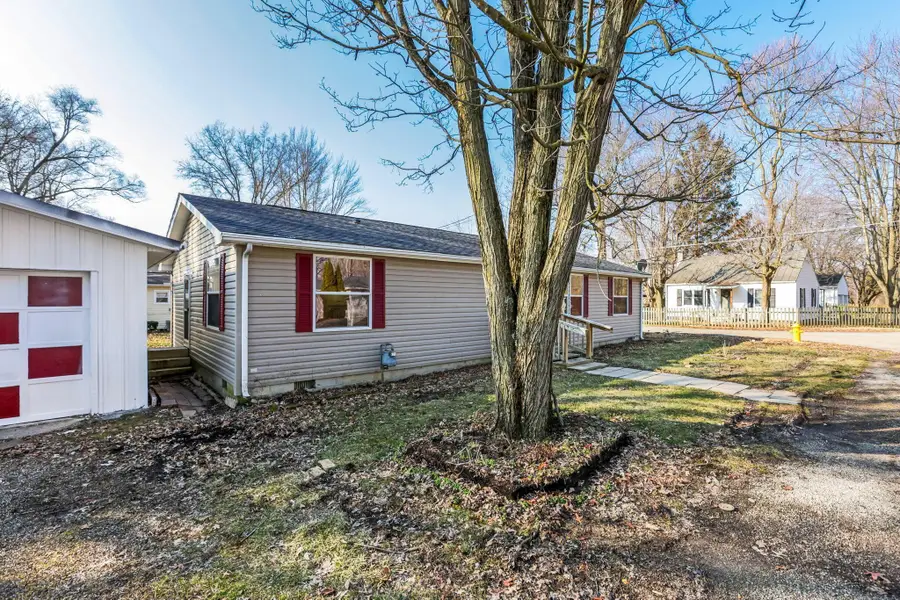 215 Barton Street, Ashley, OH 43003 - #3