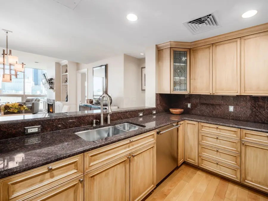 1 Miranova Place, Columbus, OH 43215 - #3