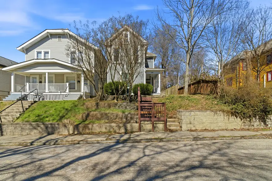 210 E Blake Avenue, Columbus, OH 43202 - #3