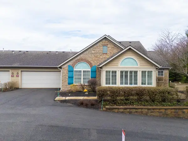 225 Stonegate Loop, Pataskala, OH 43062