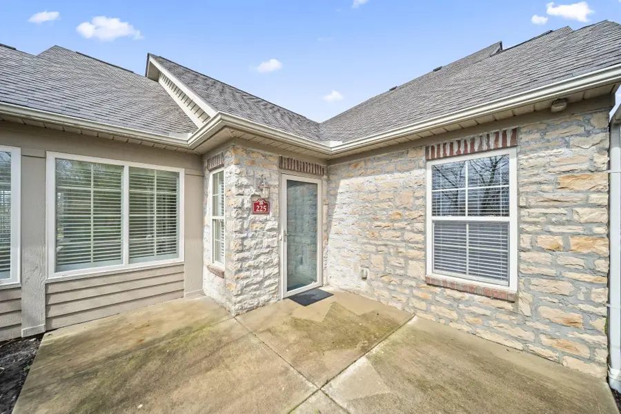 225 Stonegate Loop, Pataskala, OH 43062 - #2