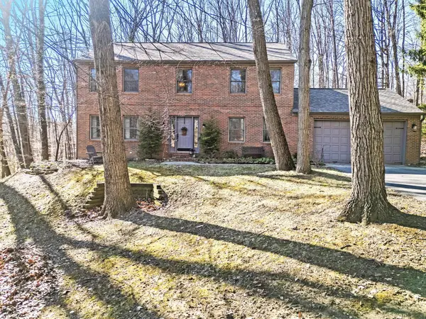 1249 Stratford Woods Drive, Newark, OH 43055