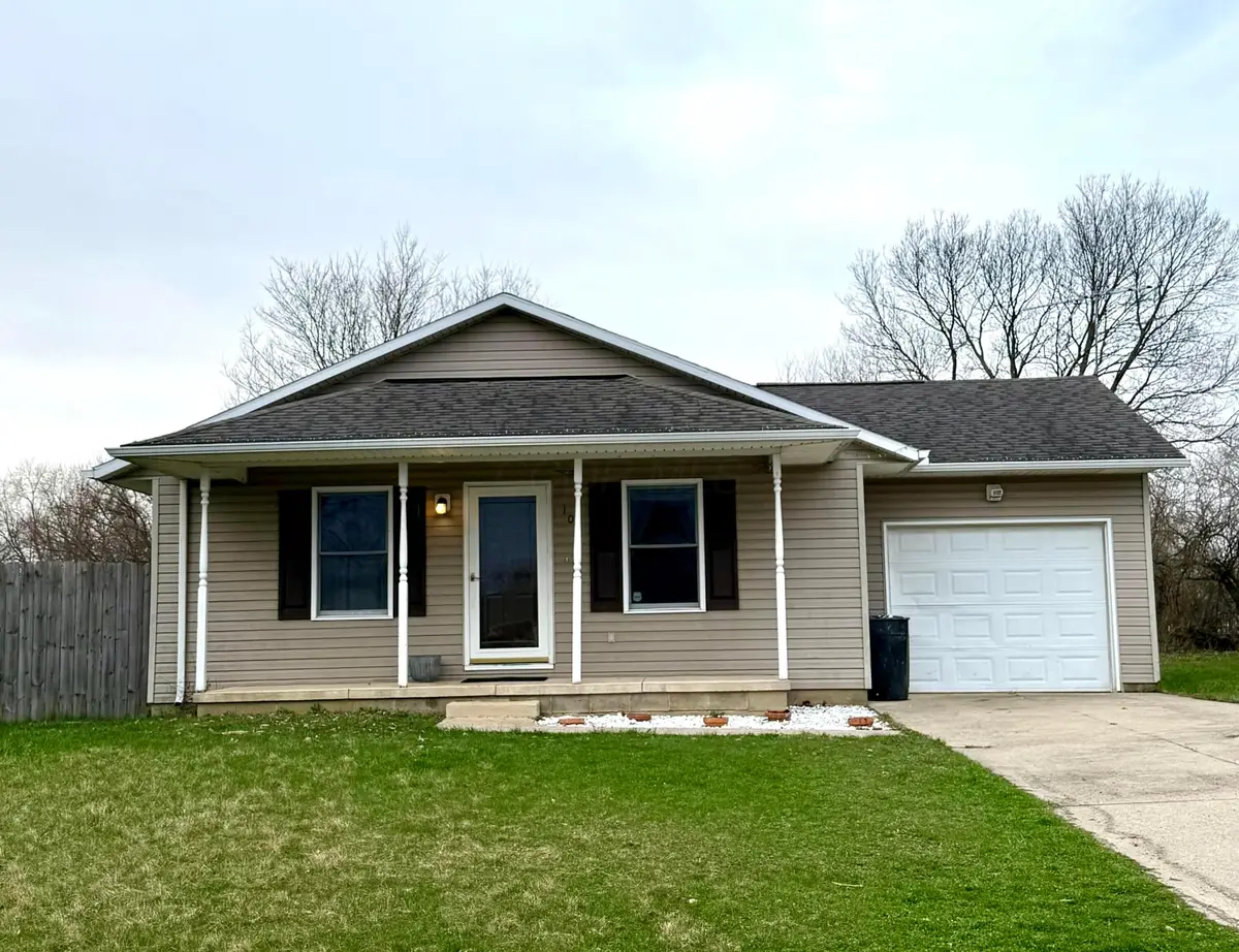 108 W Concord Lane, Bloomingburg, OH 43106 - #1