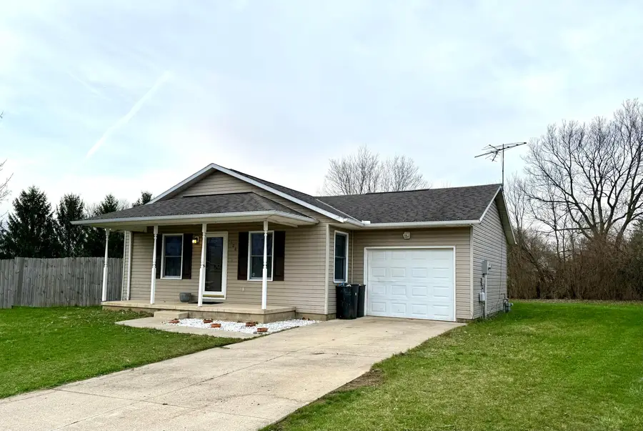 108 W Concord Lane, Bloomingburg, OH 43106 - #3