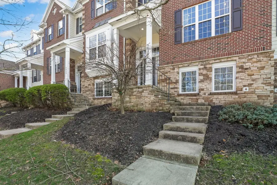 1041 Bluffway Drive, Columbus, OH 43235 - #2