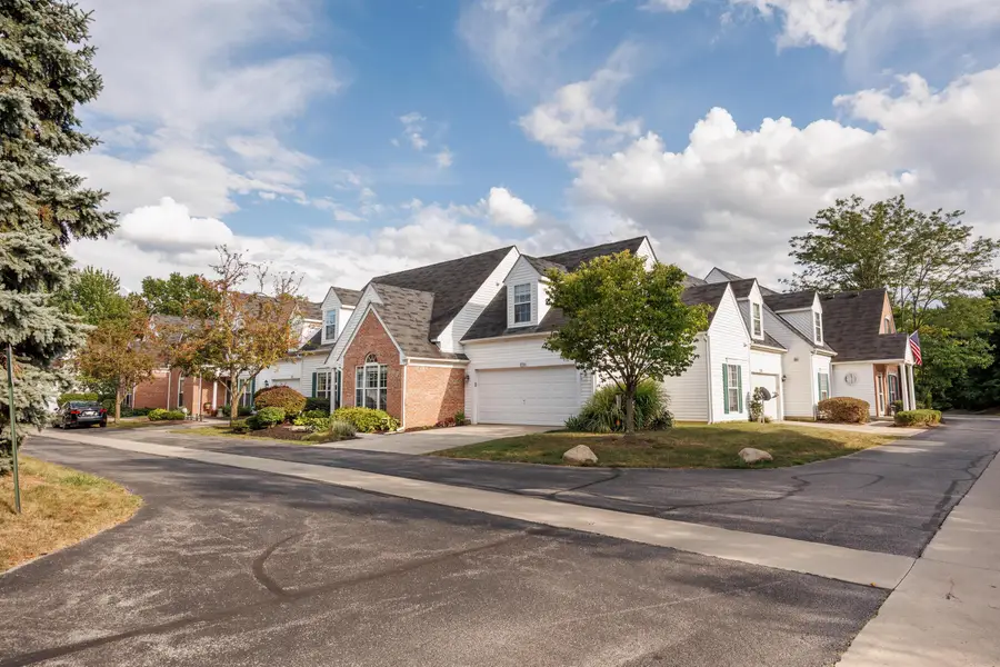 8536 Lazelle Village Drive, Lewis Center, OH 43035 - #3