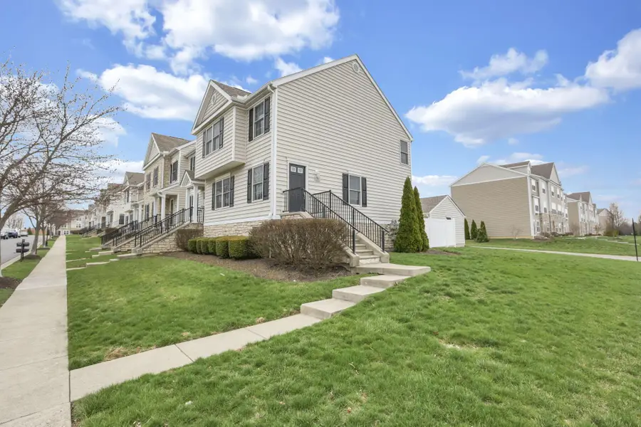 201 Autumn Ridge Circle, Pickerington, OH 43147 - #3