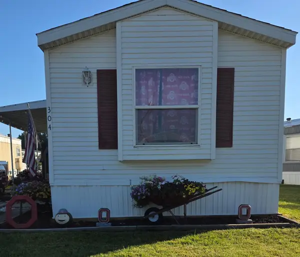 304 Greenbriar Lane W, Hebron, OH 43025