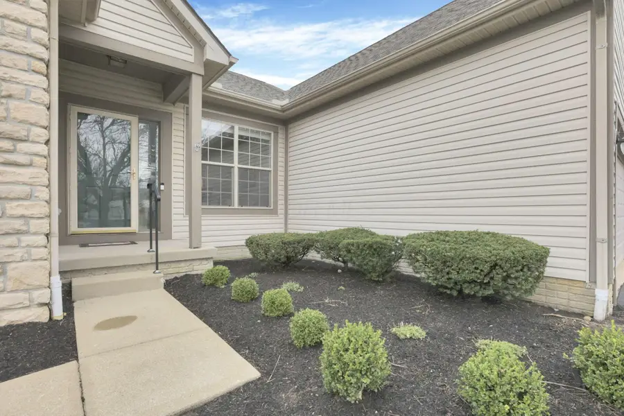 157 Pebble Creek Drive, Pataskala, OH 43062 - #3