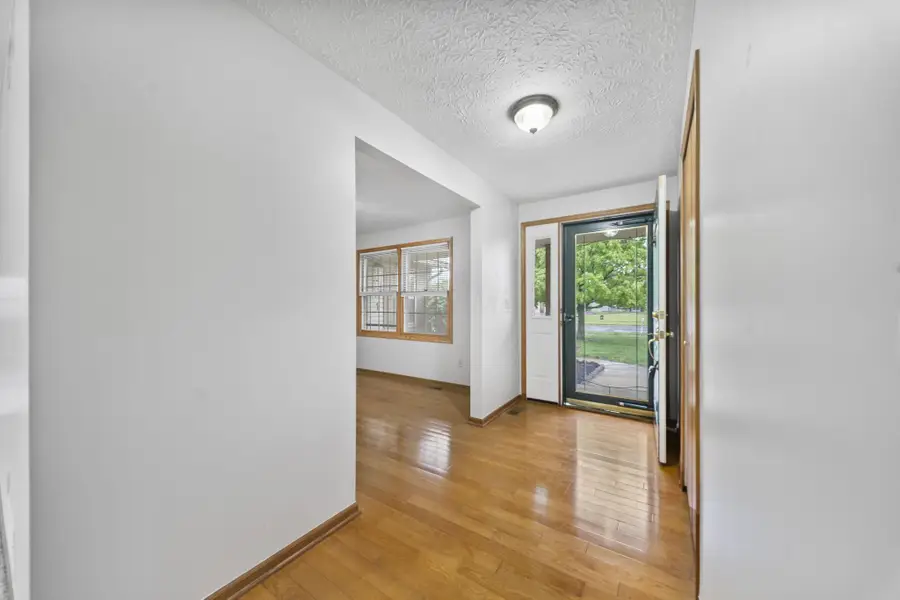 298 Kensington Court, London, OH 43140 - #2