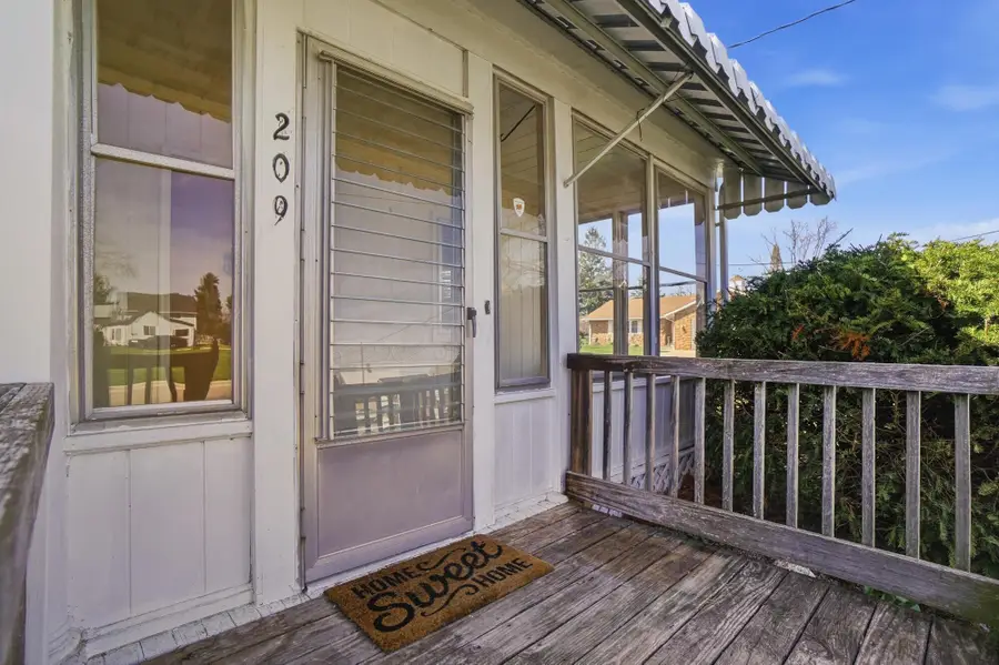 209 S East Street, New Holland, OH 43145 - #3