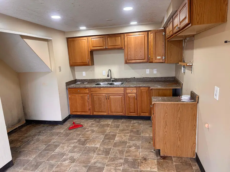 660 Cherry Hollow Road, Columbus, OH 43228 - #3