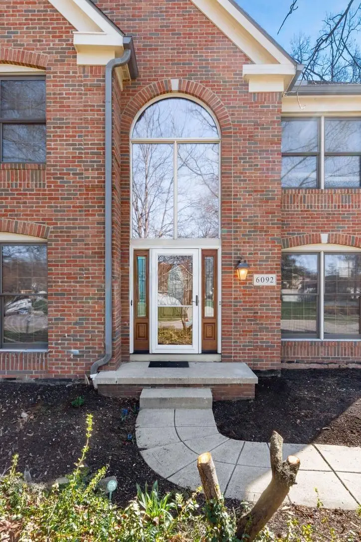 6092 Winnebago Street, Grove City, OH 43123 - #2