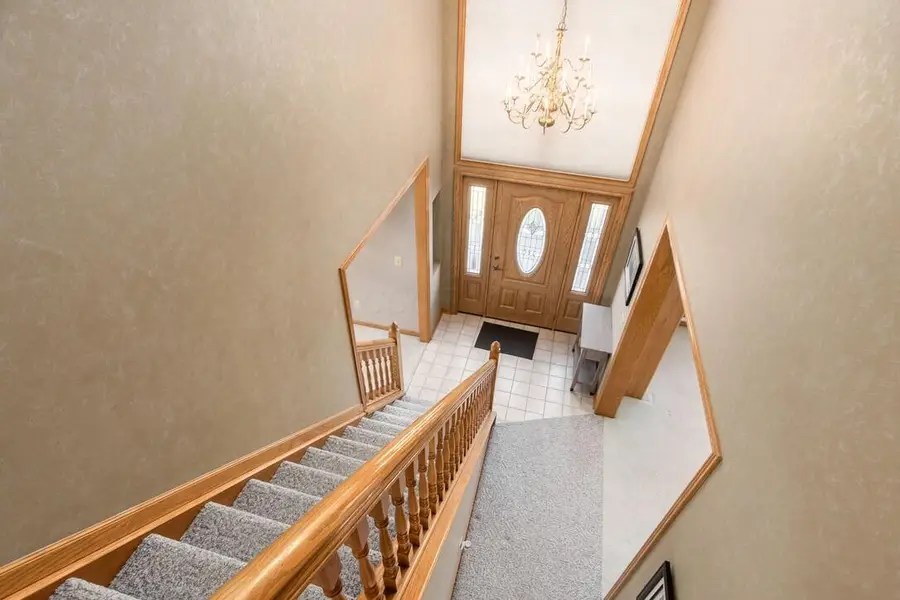 6092 Winnebago Street, Grove City, OH 43123 - #3