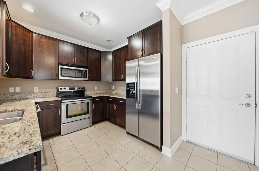 925 Ingleside Avenue, Columbus, OH 43215 - #3