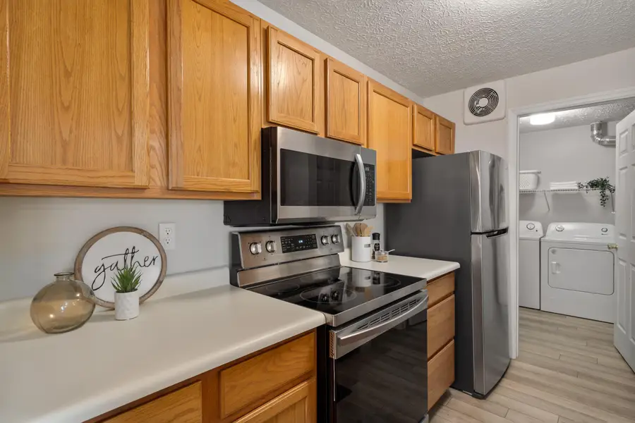 6729 Meadow Creek Drive, Columbus, OH 43235 - #2