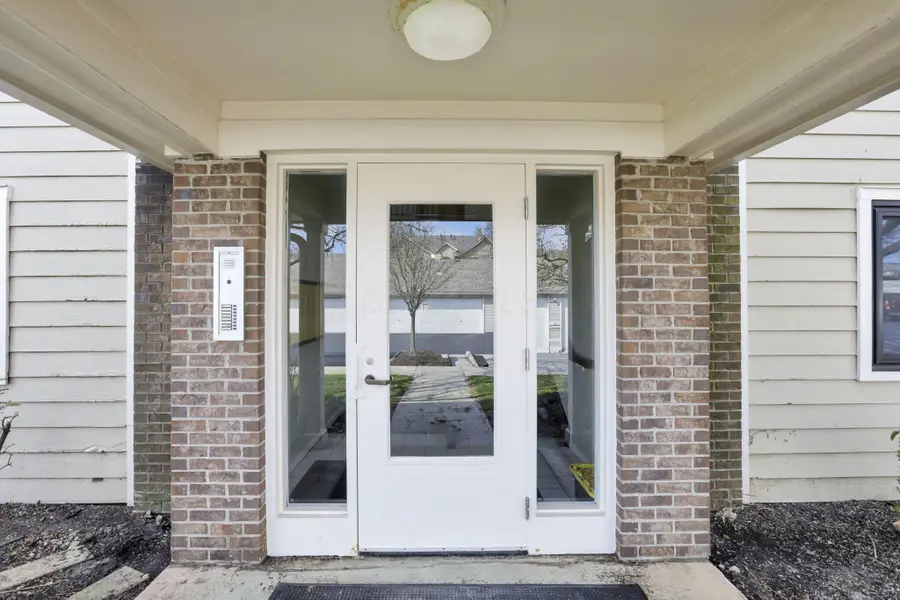 6705 Meadow Creek Drive, Columbus, OH 43235 - #2