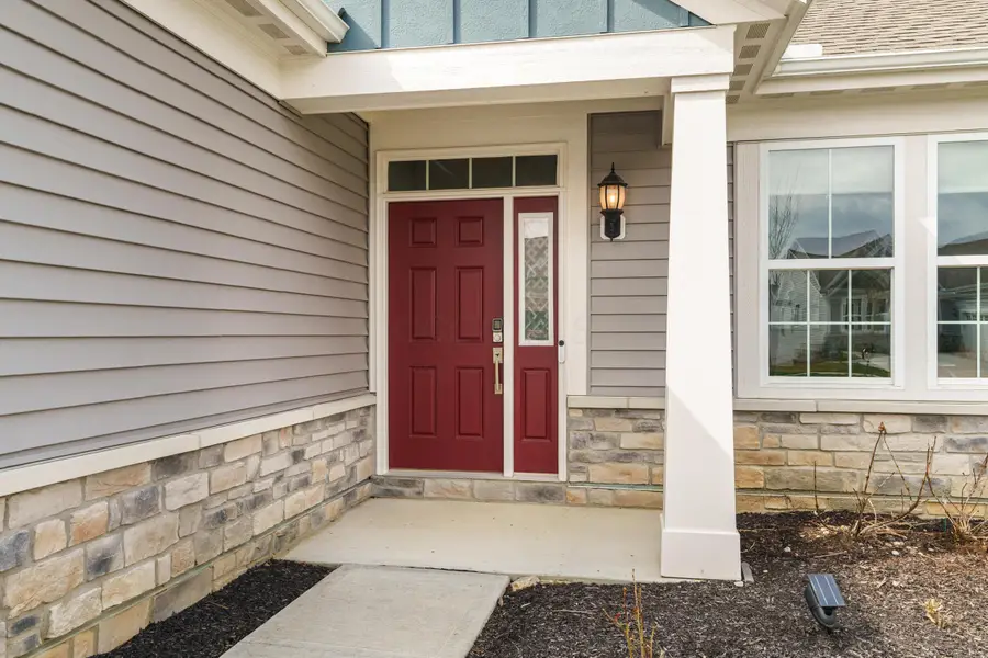 6090 Windcliff Drive E, Grove City, OH 43123 - #2