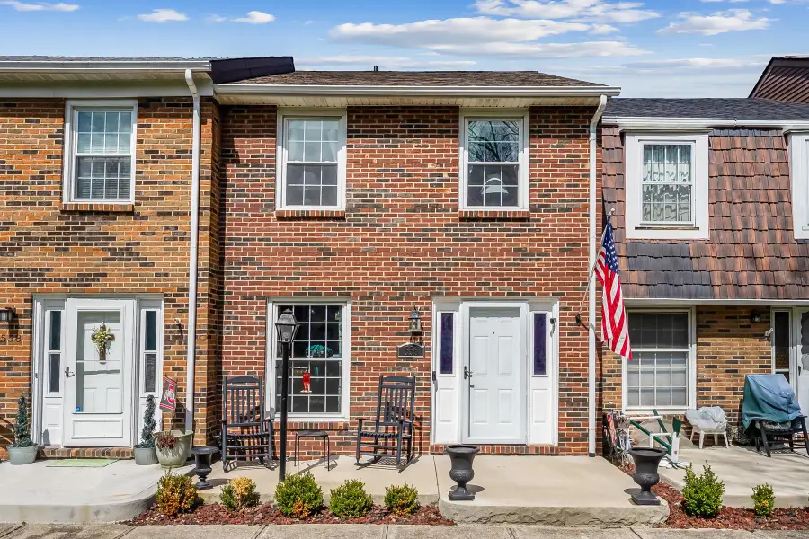 556 Pamlico Street, Columbus, OH 43228 - #2