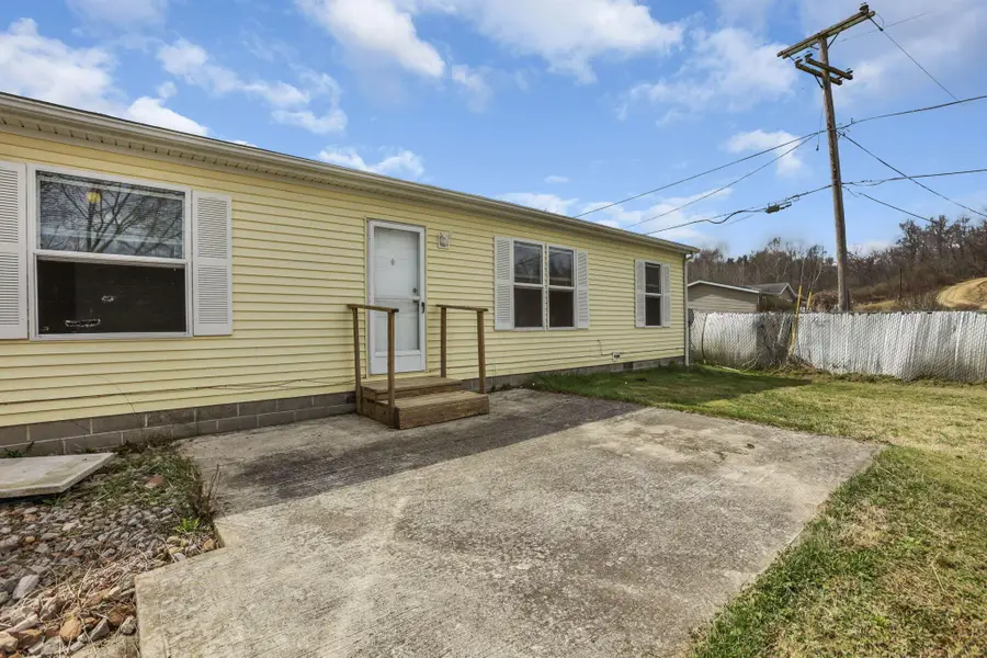 2975 State Route 93 Ne, Crooksville, OH 43731 - #3