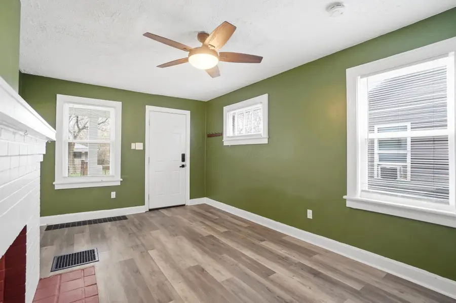 2378 Velma Avenue, Columbus, OH 43211 - #3