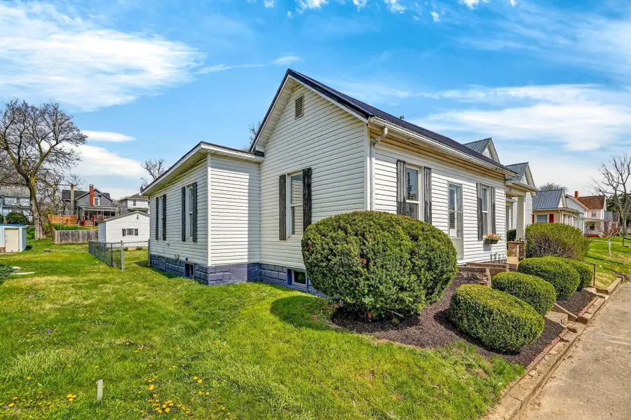 122 Pleasant Street, Circleville, OH 43113 - #3