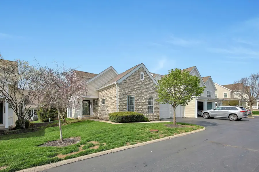 374 Sycamore Ridge Way, Columbus, OH 43230 - #2