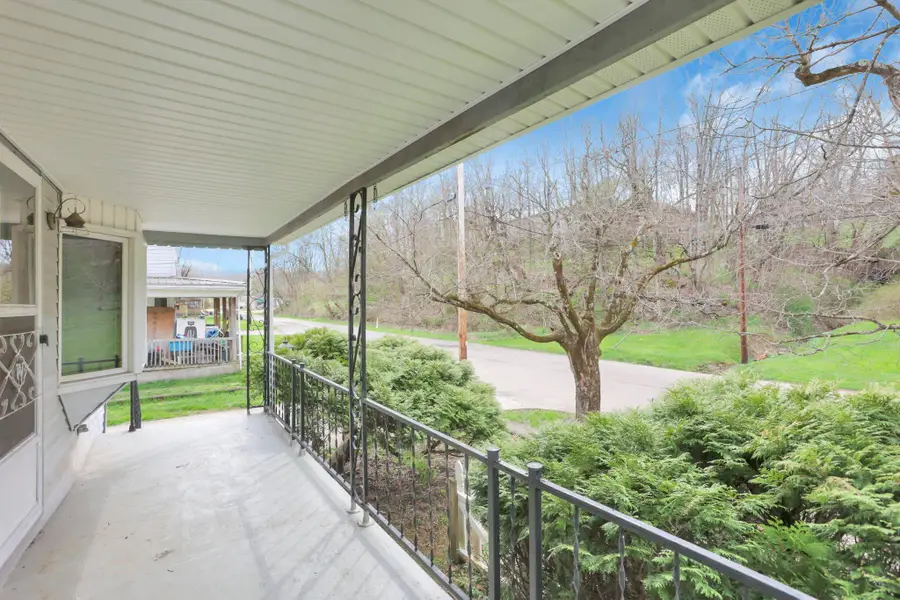 140 S Valley Street, Corning, OH 43730 - #3