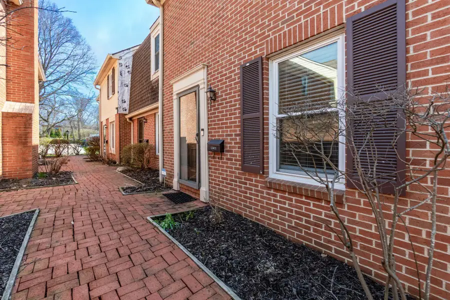 5733 N High Street, Worthington, OH 43085 - #3