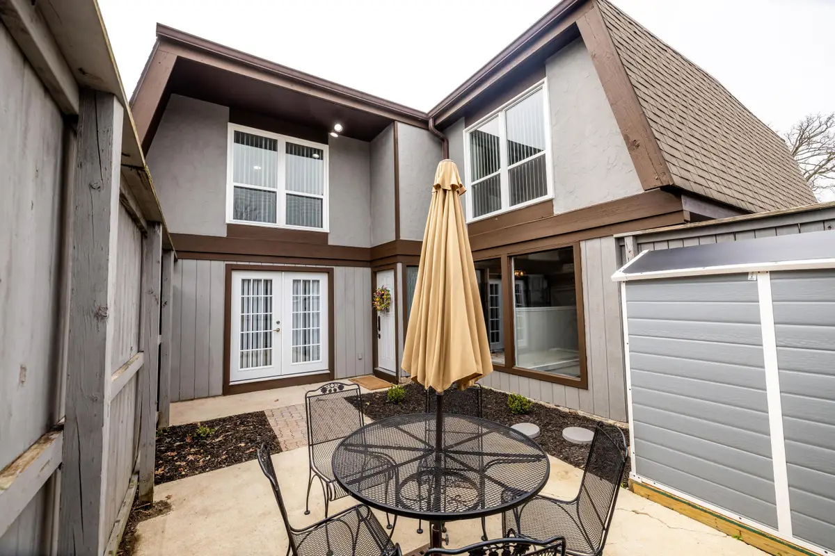 5437 Worthington Forest Place E, Columbus, OH 43229 - #1