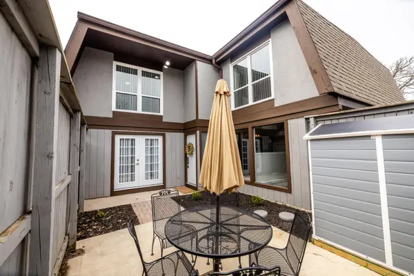 5437 Worthington Forest Place E, Columbus, OH 43229