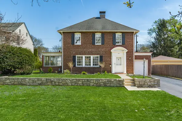 1942 Bedford Road, Upper Arlington, OH 43212