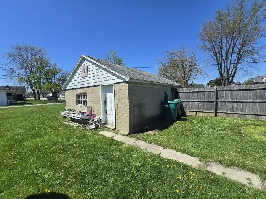 903 S Hinde Street, Washington Court House, OH 43160 - #3