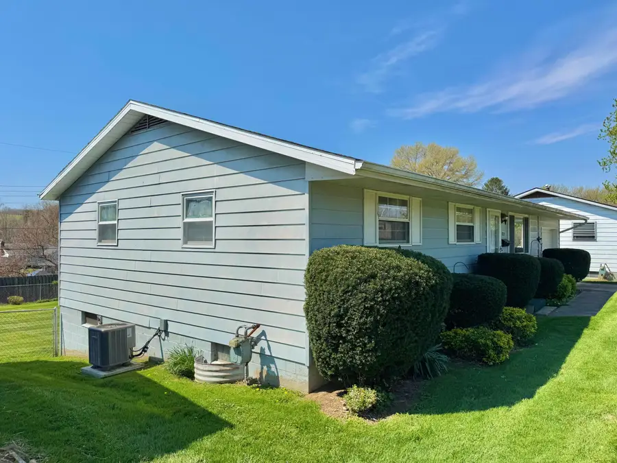 135 Ruth Avenue, Logan, OH 43138 - #2