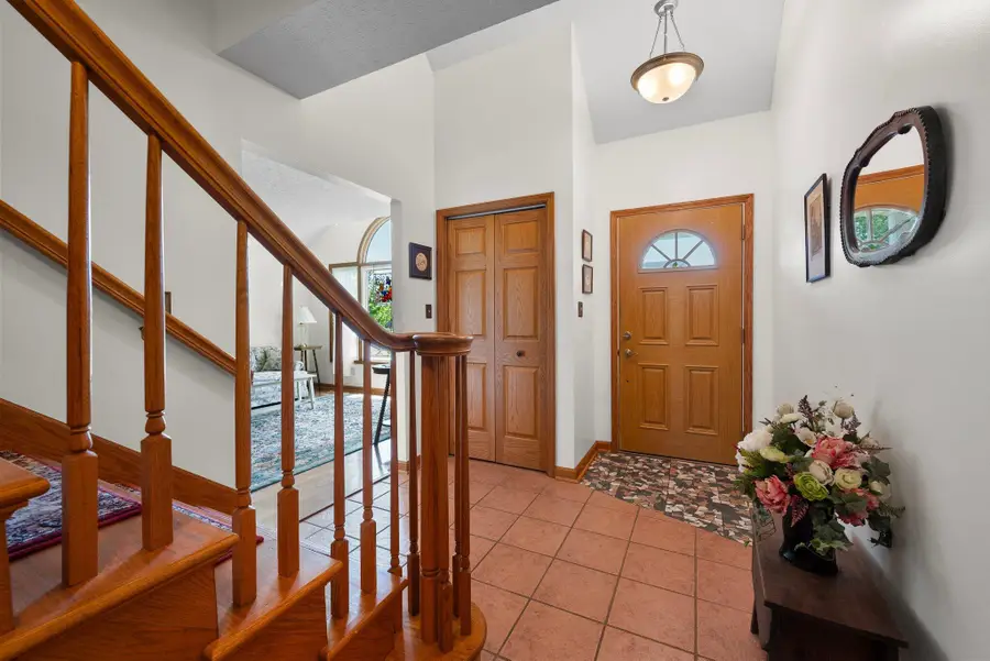 1102 Farmington Lane, Washington Court House, OH 43160 - #2