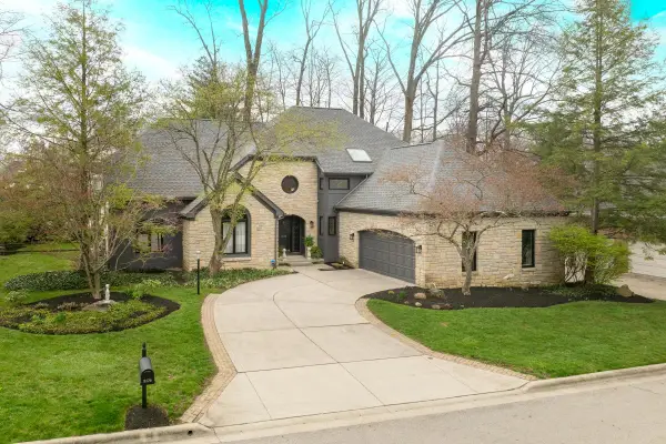 8176 Lake Bluff Court, Columbus, OH 43235