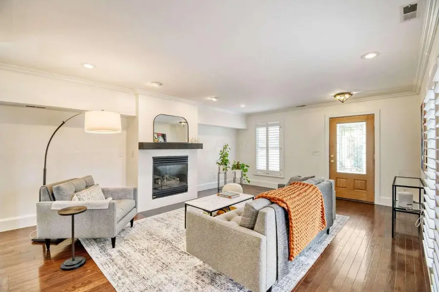 876 Ebner Street, Columbus, OH 43206 - #3