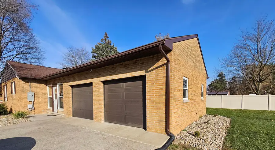 885 W Perry Street, Bucyrus, OH 44820 - #2