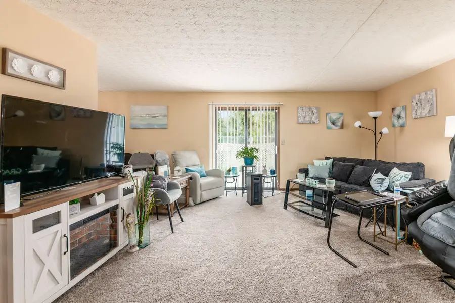 5885 Beechcroft Road, Columbus, OH 43229 - #2