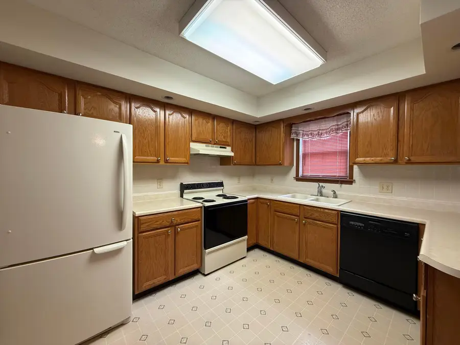 216 Westwood Drive, Circleville, OH 43113 - #3