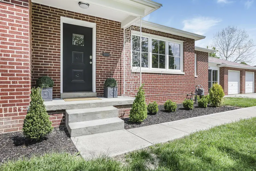 2112 Cresthill Drive, Upper Arlington, OH 43221 - #3