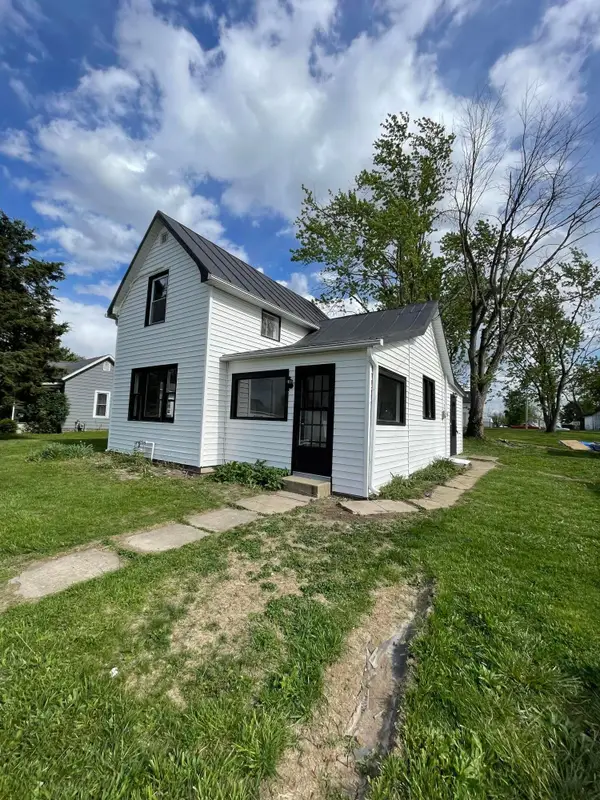 111 Hamilton Street, New Holland, OH 43145