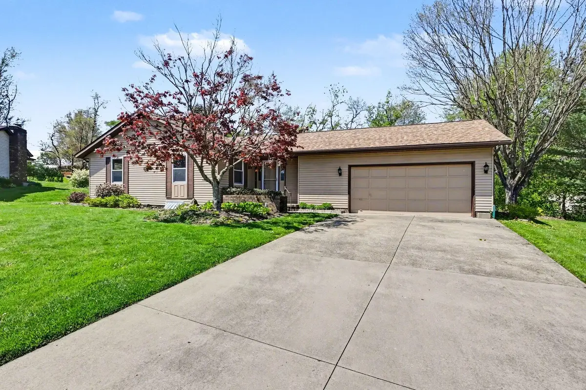 332 Kelly Circle, Zanesville, OH 43701 - #1