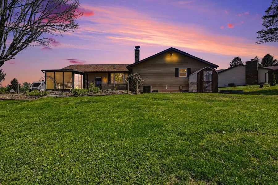 332 Kelly Circle, Zanesville, OH 43701 - #3